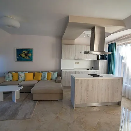 La Mer Luxury Golden Sands
