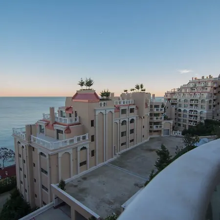 La Mer Luxury Golden Sands